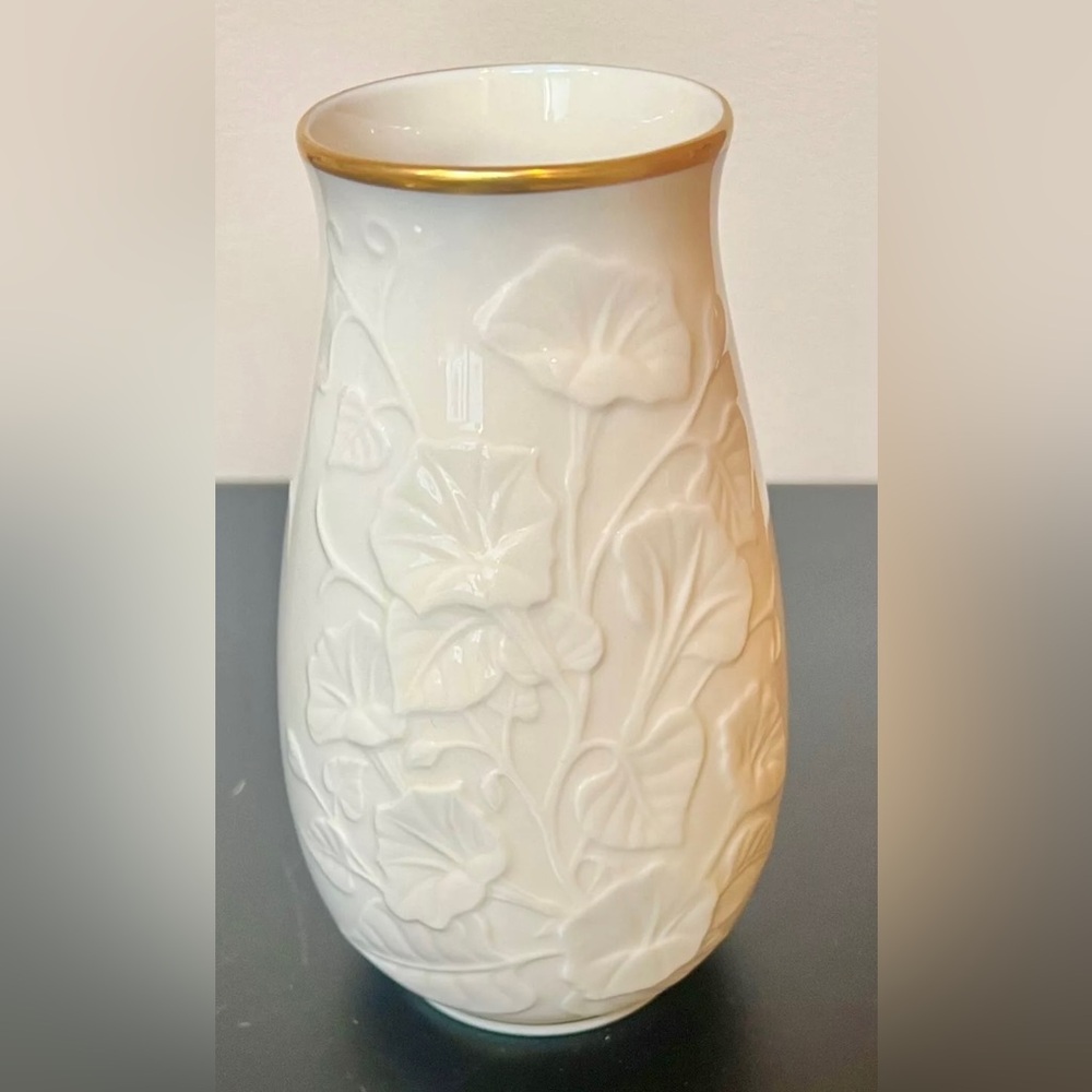 Vintage 1980s Lenox Morning Glory Vase in Ivory Porcelain, Excellent Condition